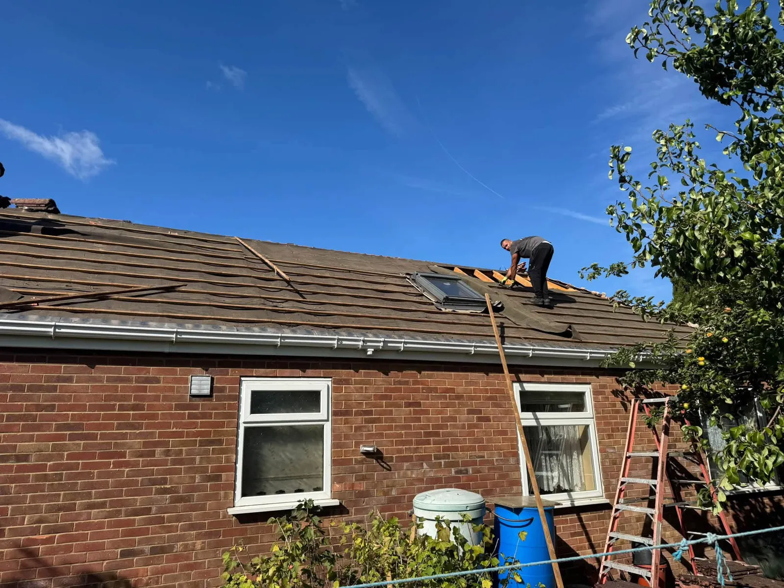 Bungalow roof strip with velux window