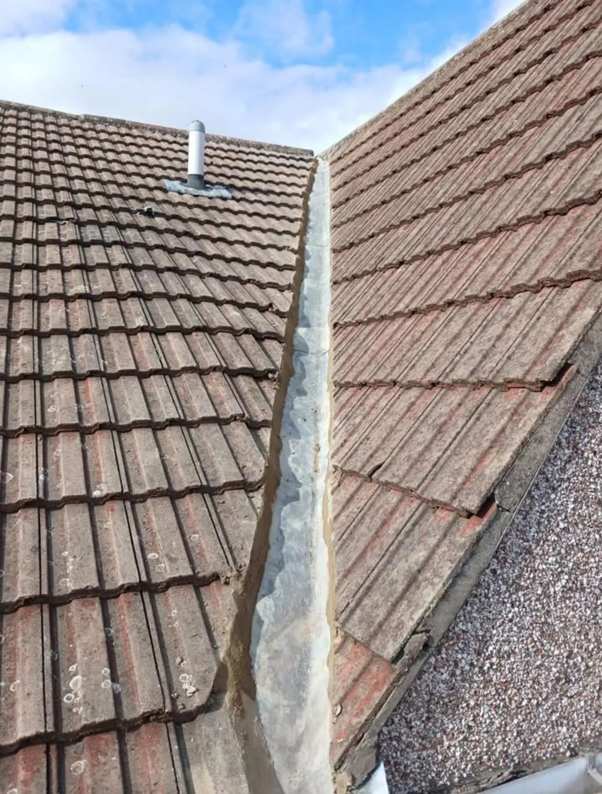 Tiled roof valley replacement